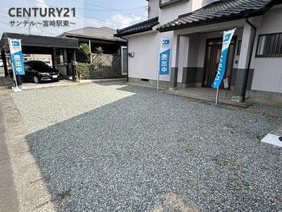 3LDK House for Sale in Miyakonojo with Wood Deck and Garden — Image 7, Miyakonojo, Miyazaki