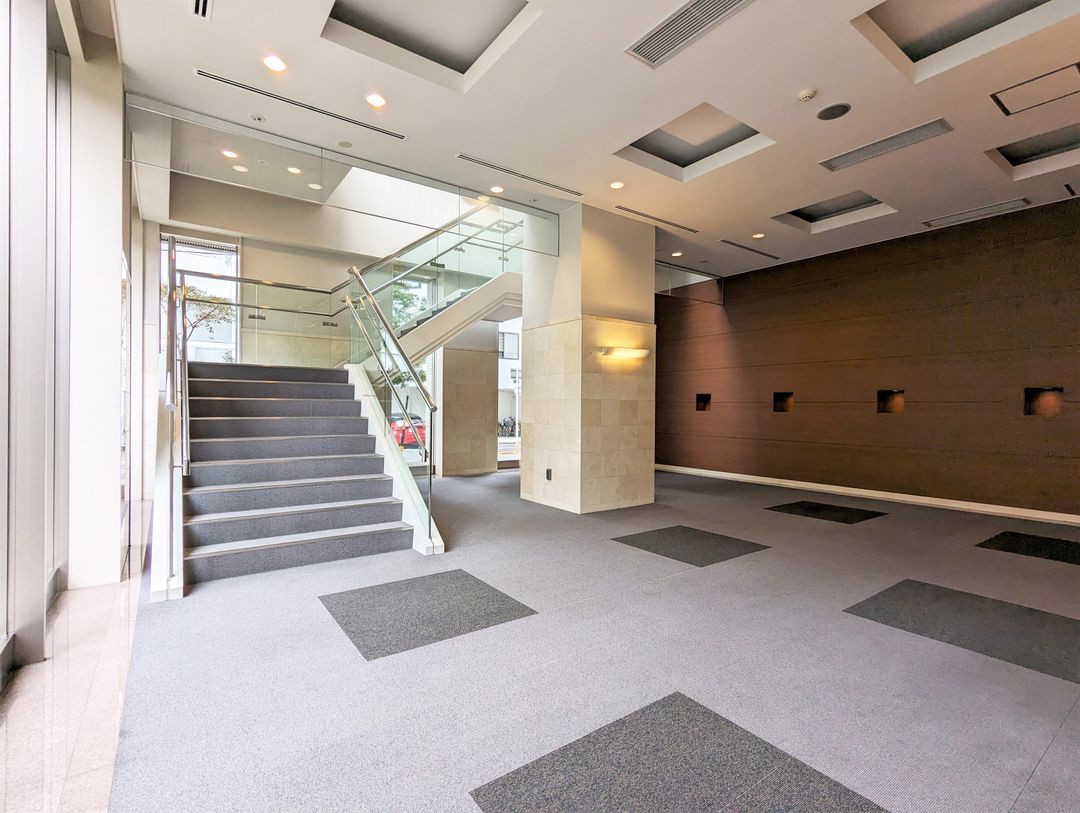 Luxury 4LDK Apartment in Nagoya with Balcony Views - Thumbnail 2