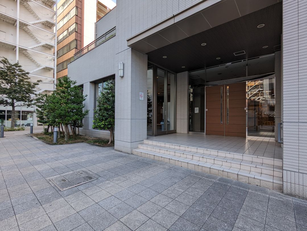 Luxury 4LDK Apartment in Nagoya with Balcony Views - Thumbnail 3