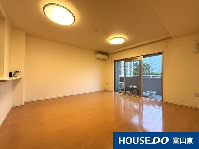 2LDK Apartment for Sale in Toyama City with South Balcony - Thumbnail 4