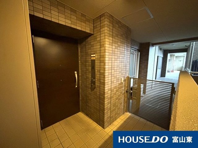 2LDK Apartment for Sale in Toyama City with South Balcony - Thumbnail 3