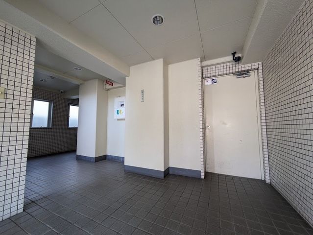 City Heights Jewel 4F 2LDK Apartment in Wakayama City - Thumbnail 3