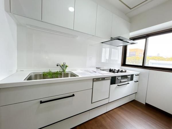Renovated 3SLDK Condominium in Yokkaichi with Pet Policy - Image 1