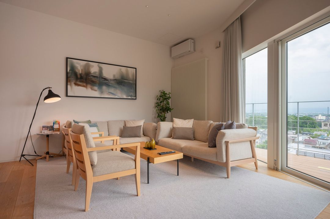Luxury 3-Bedroom Penthouse in Furano's Kitanomine Ski Village - Thumbnail 2