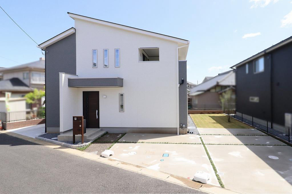 Modern 4LDK house in Tsuchiura with spacious balcony - Thumbnail 2