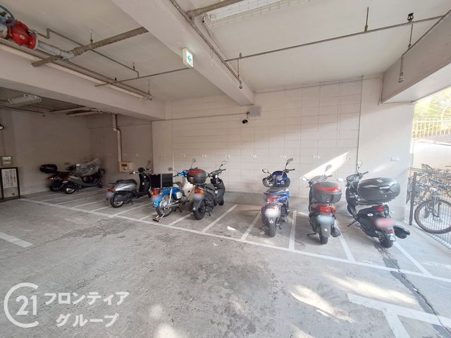 Renovated 3LDK Condominium in Central Kobe with Balcony - Thumbnail 4
