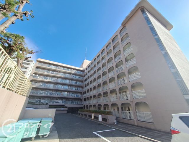Renovated 3LDK Condominium in Central Kobe with Balcony - Thumbnail 3