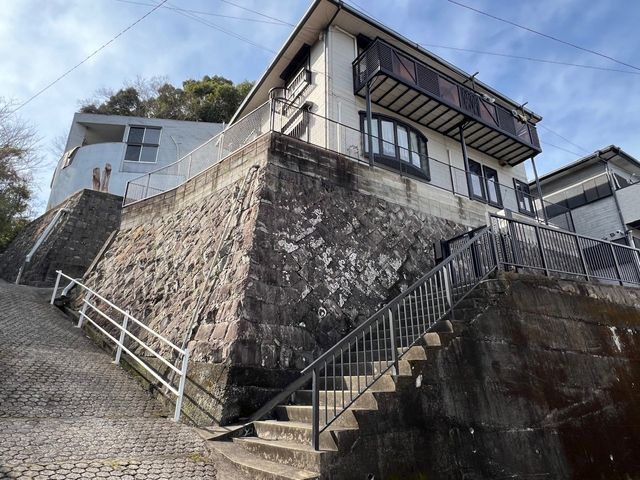 4SLDK House in Nagasaki with Wood Deck and Energy Efficiency - Thumbnail 2