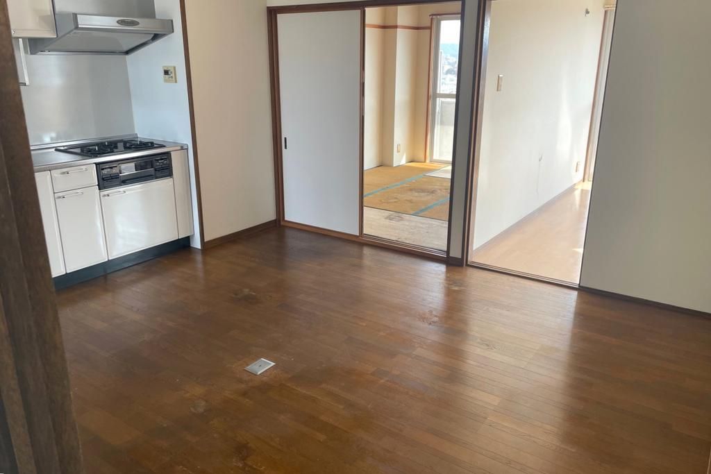 Imperial Takamatsu 7F: 2DK Apartment for Sale in Wakayama City - Thumbnail 4