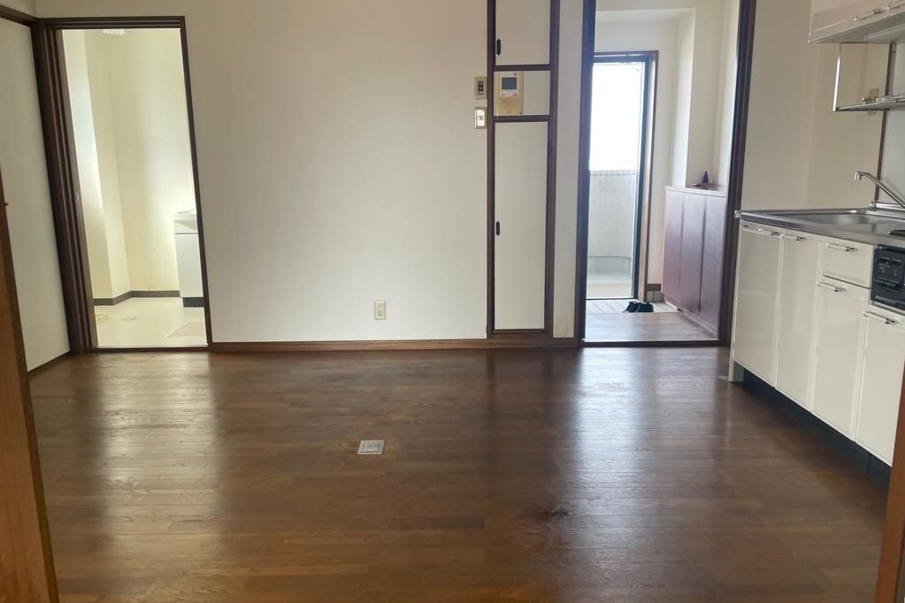 Imperial Takamatsu 7F: 2DK Apartment for Sale in Wakayama City - Thumbnail 3