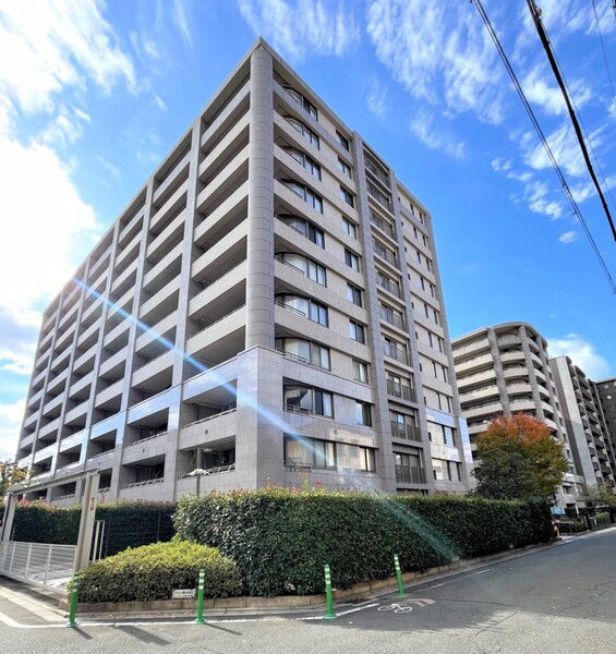 Gran Cour Kawaramachi Nijo 3LDK Apartment in Central Kyoto - Thumbnail 2