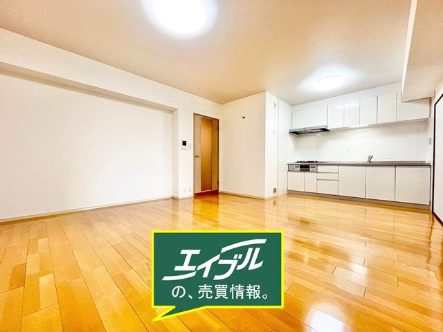 Grand Maison Ryokuchi Koen 3LDK Apartment in Toyonaka - Thumbnail 2