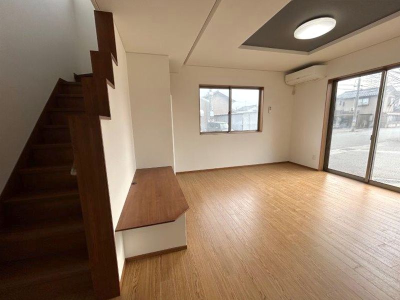 Renovated 4SLDK House on Corner Lot in Kanazawa - Thumbnail 4