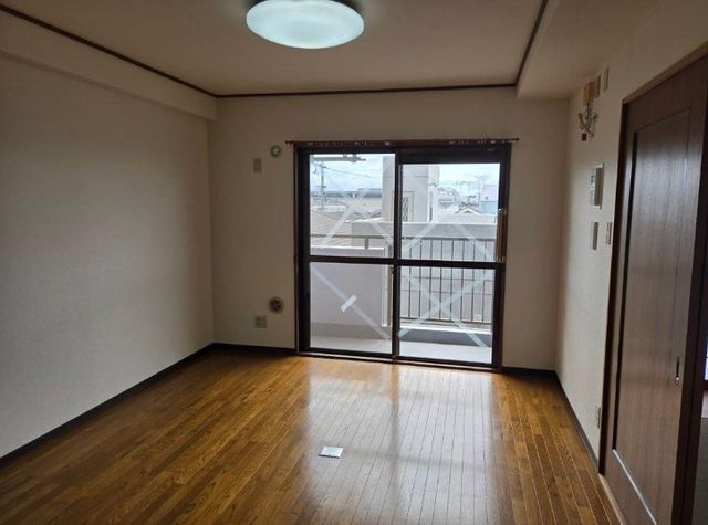Renovated 3LDK Apartment for Sale in Wakayama City - Thumbnail 3