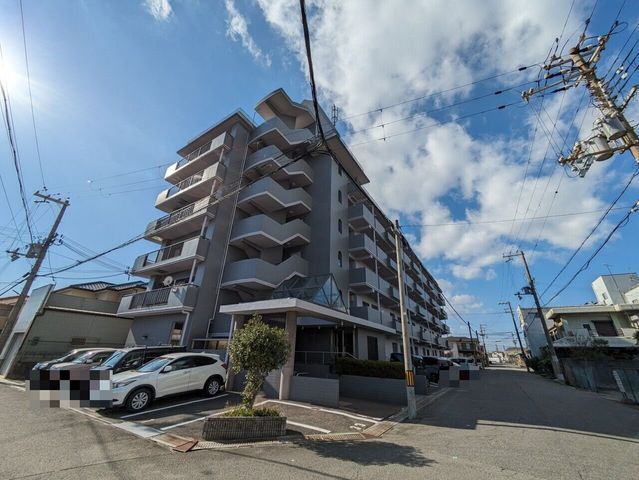 Renovated 3LDK Apartment for Sale in Wakayama City - Thumbnail 2
