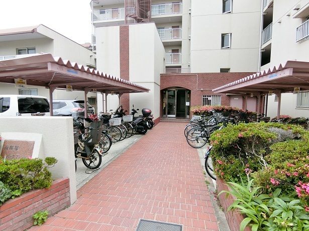 Renovated 3LDK Apartment Near Sone Station, Toyonaka - Thumbnail 3