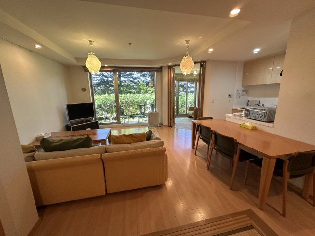 Belle Jourée Karuizawa 1SLDK Resort Condo with Onsen & Pool - Thumbnail 3