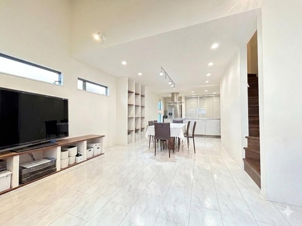 2SLDK Wooden House for Sale in Setagaya, Tokyo - Thumbnail 3