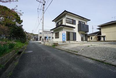 Hikarigaoka 4-chome, Munakata City | Used detached house in Munakata City, 3.7km from JR Kagoshima Main Line Togo Station (Property number: 0143521-0002721) — Image 3, Munakata, Fukuoka