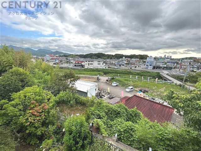 4LDK House in Nishinomiya with 2024 Renovations - Thumbnail 3