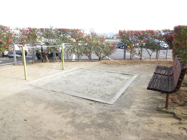 4LDK Apartment in Marugame with Balcony Near Transport - Thumbnail 2