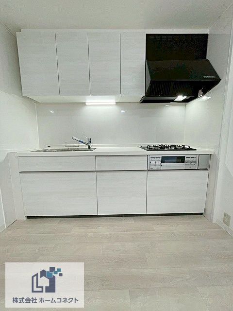 Renovated 2LDK Apartment for Sale Near Gamo 4-chome Station, Osaka - Thumbnail 3