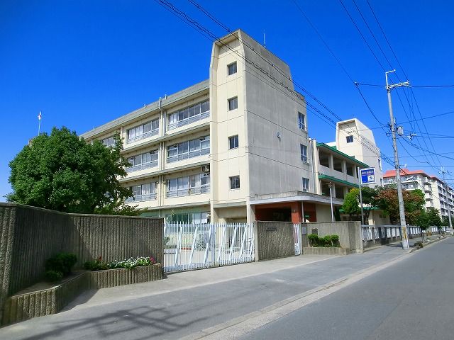 La Fine 2DK Apartment for Sale in Ibaraki, Osaka - Thumbnail 2