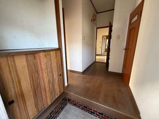 Traditional 4K House for Sale on 264 sqm Land in Mihara, Hiroshima - Thumbnail 2