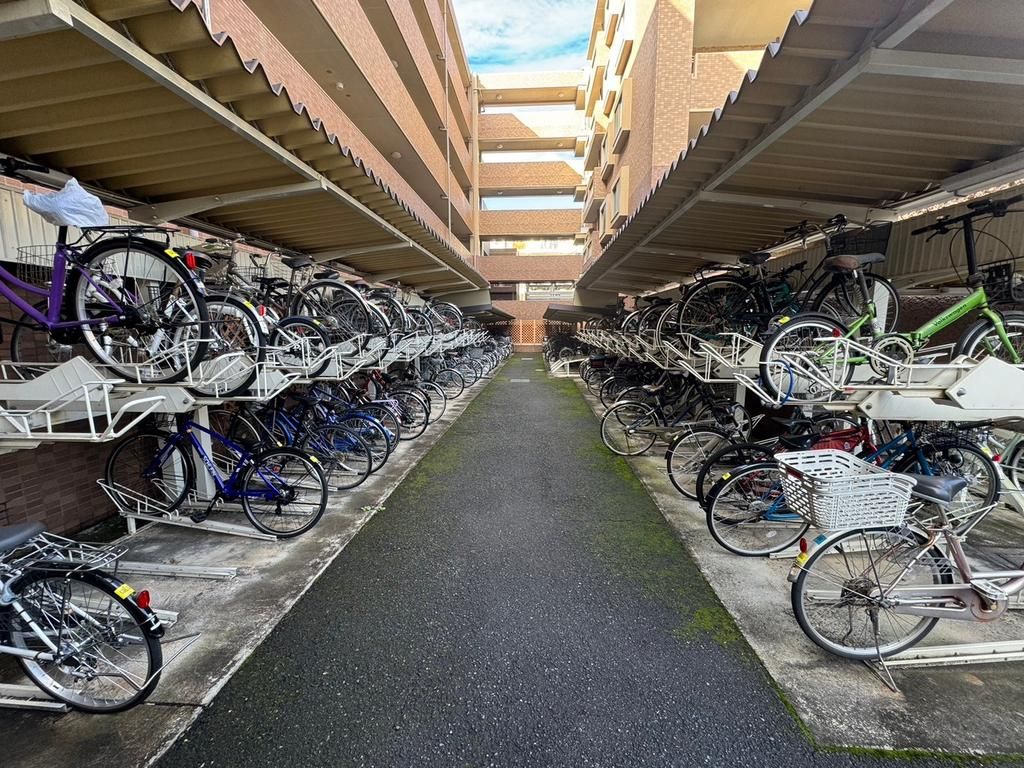 Lions Garden Hamura 4LDK Apartment for Sale - Thumbnail 2
