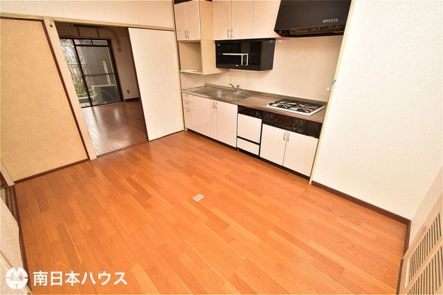 Royal Mansion Gionnosu 3DK Apartment for Sale in Kagoshima - Thumbnail 4