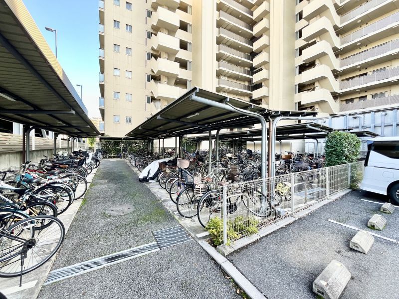 3LDK Corner Apartment in Kashiwa's Oberu Grande Keyaki Villa - Thumbnail 2