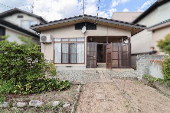 Spacious 4-Bedroom Single-Story House in Historic Oe Town, Yamagata - Thumbnail 2