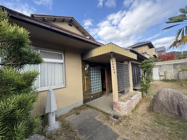 5LDK House with Detached Studio in Takamatsu, Kagawa - Thumbnail 2