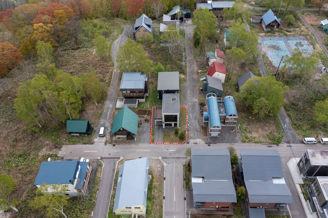 4-Bedroom Ski Chalet for Sale in Niseko Hirafu, Hokkaido - Thumbnail 3