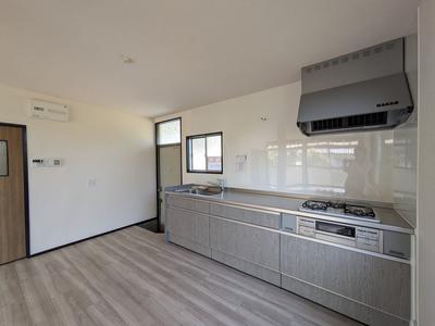 3LDK House in Sakade with Hilltop Views — Image 3, Sakaide, Kagawa