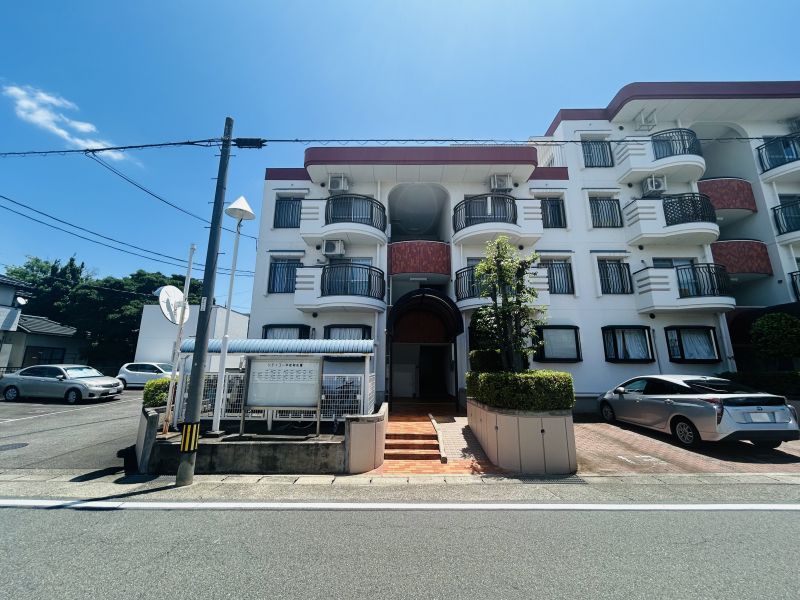 4LDK Family Apartment for Sale in Tenpaku, Nagoya - Thumbnail 2