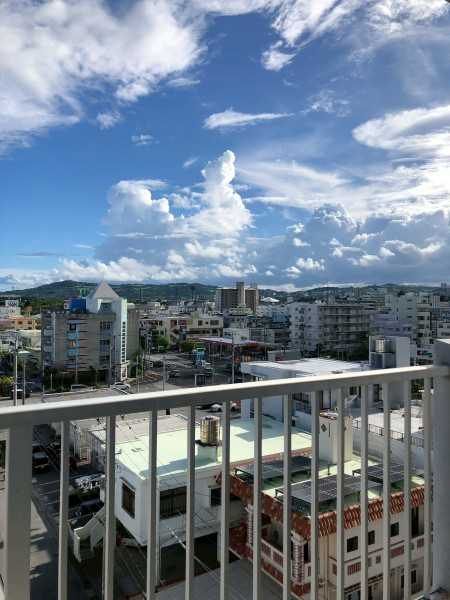 4LDK Apartment for Sale in Okinawa City with Panoramic Views - Thumbnail 4