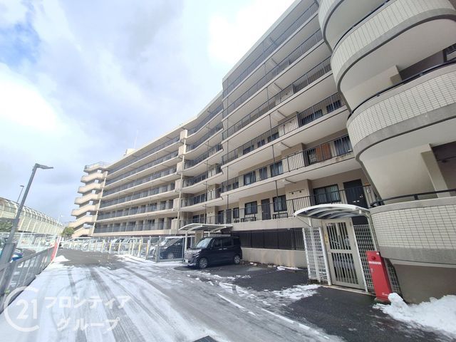 3LDK Apartment in Otsu with South-Facing Balcony - Thumbnail 4