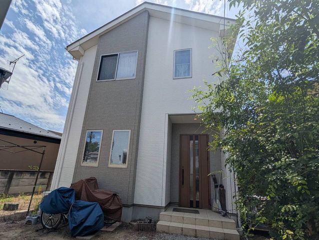 Modern 4LDK House in Takasaki with 212.2 sqm Land - Thumbnail 2