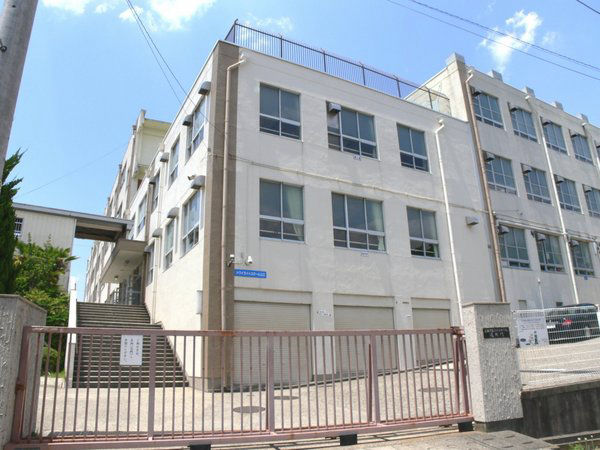 3LDK Apartment in Nagoya's Midori Ward with South Balcony - Thumbnail 4