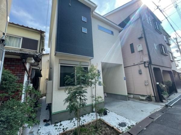 Modern 2LDK House in Neyagawa with South-Facing Balcony - Thumbnail 2