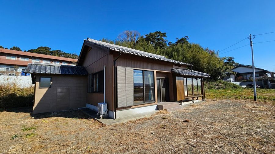 3DK Single-Story House in Miyazaki with 552m² Land - Thumbnail 2