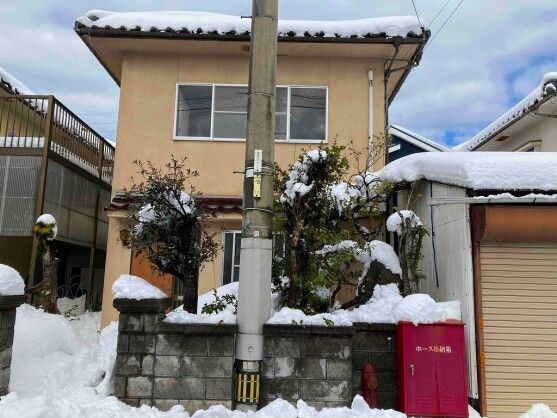 Fixer-Upper Wooden House for Sale in Hokuei Town, Tottori - Thumbnail 2
