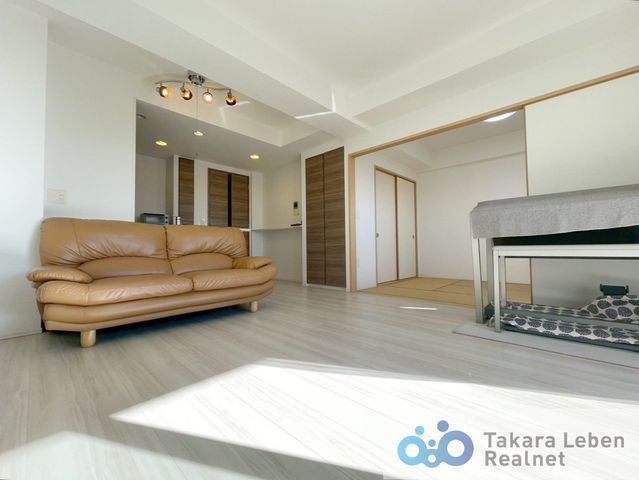 3LDK Apartment for Sale in Takasaki with South Balcony & Views - Thumbnail 4
