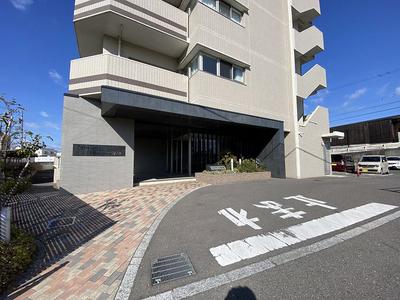 3LDK Apartment in Marugame with Balcony and Auto-Lock — Image 1, Marugame, Kagawa