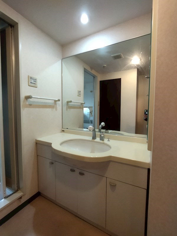 4LDK Apartment in Kitakyushu with Dual Balcony - Thumbnail 3