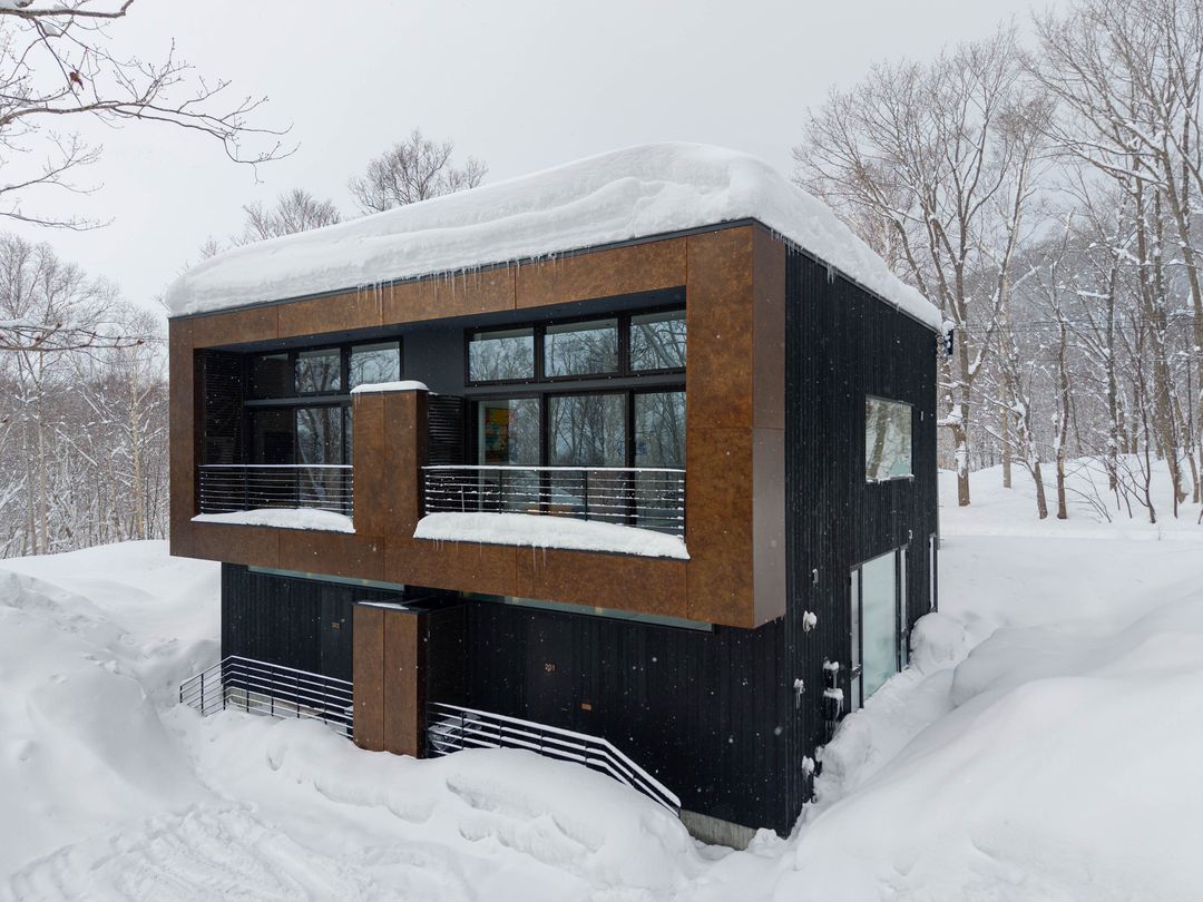 Modern 3-Bedroom Townhouse for Sale in Niseko, Hokkaido (122 sqm) - Thumbnail 2