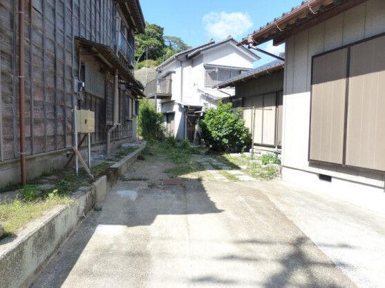 1997 3LDK Seaside House with Guest Unit in Katsuura, Chiba - Thumbnail 2