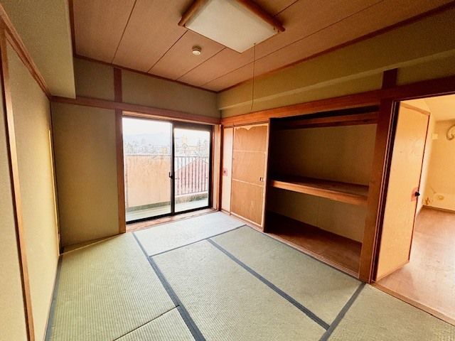 Lions Mansion Sumiyoshi-cho 6F Apartment for Sale in Hirosaki - Thumbnail 2
