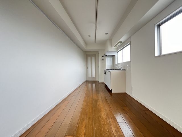 Renovated 2DK Apartment for Sale in Meguro, Tokyo - Thumbnail 4